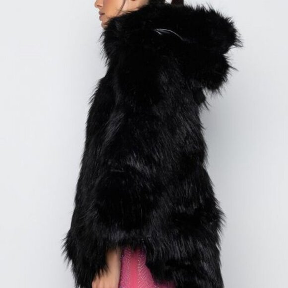 LUXE LAVISH FAUX FUR  HOODED  PONCHO ( BRAND NEW !!! ) - Picture 2 of 9